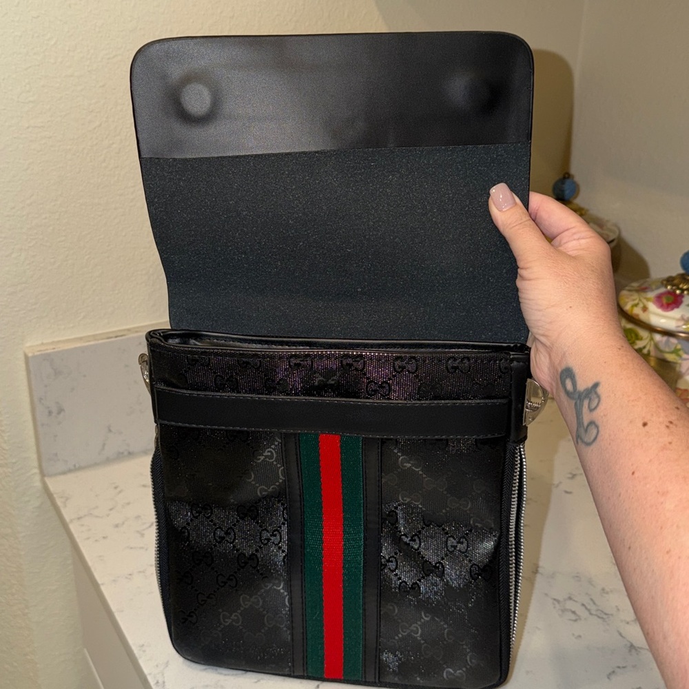 Gucci Black GG Supreme Crossbody with Red and Green Web Stripe - Picture 3 of 6